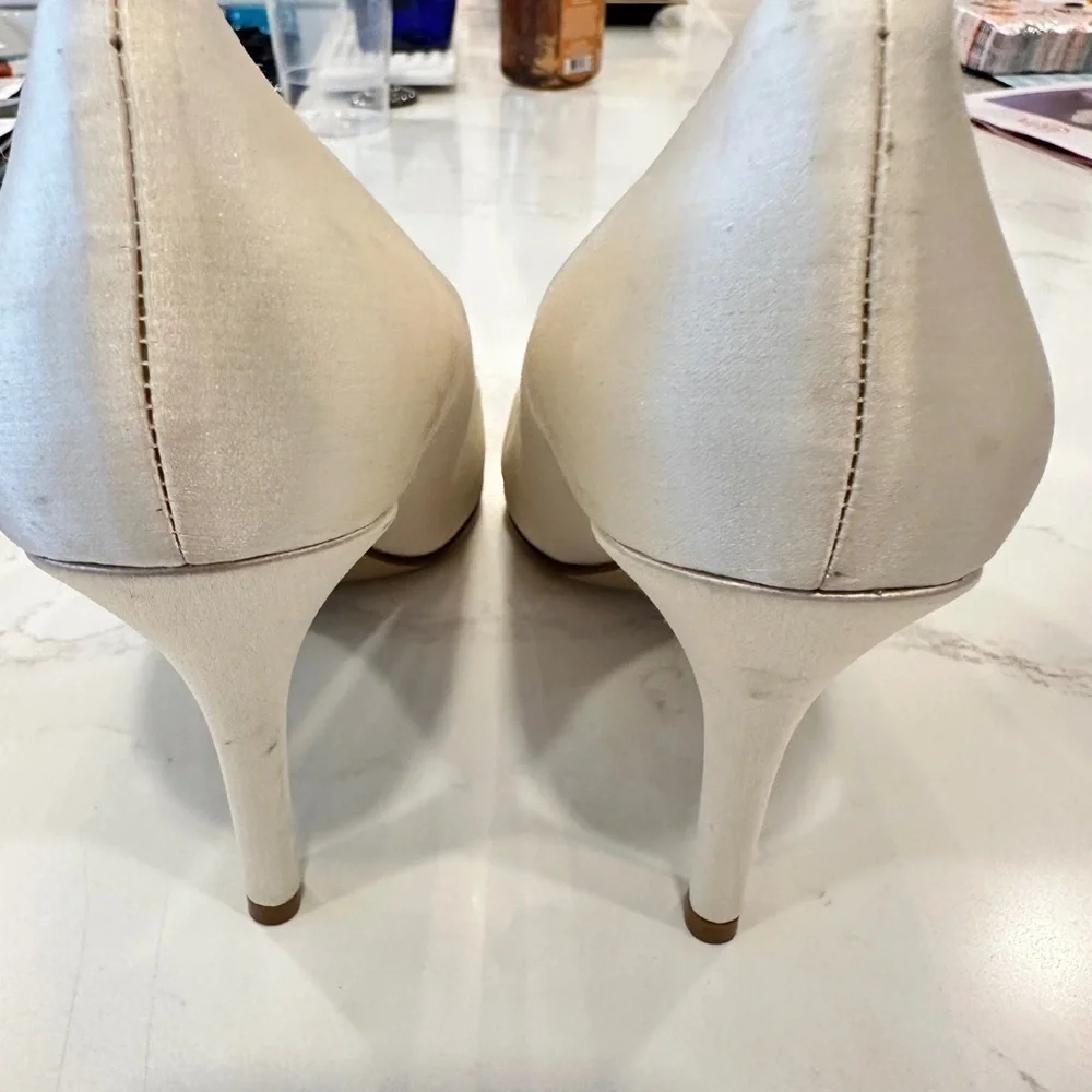 Kate Spade Satin Ivory Heels with Rose Embellishments (Size 8.5)